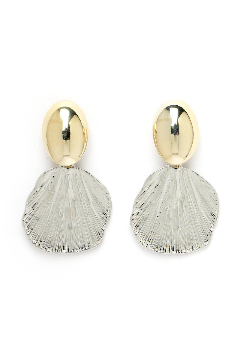 Boucles d'oreilles dorées en forme de coquillage