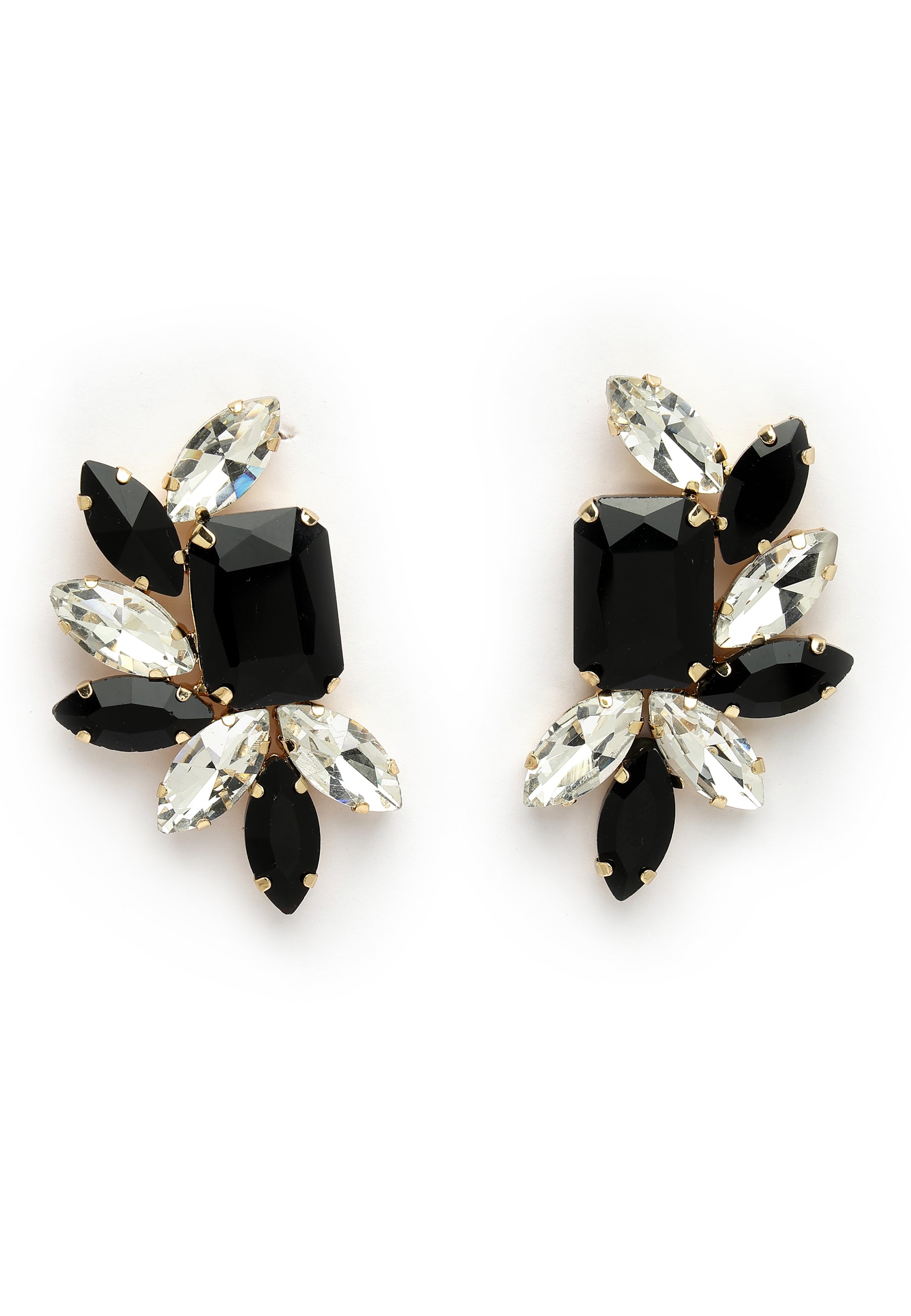 Bloeiende zwarte studs