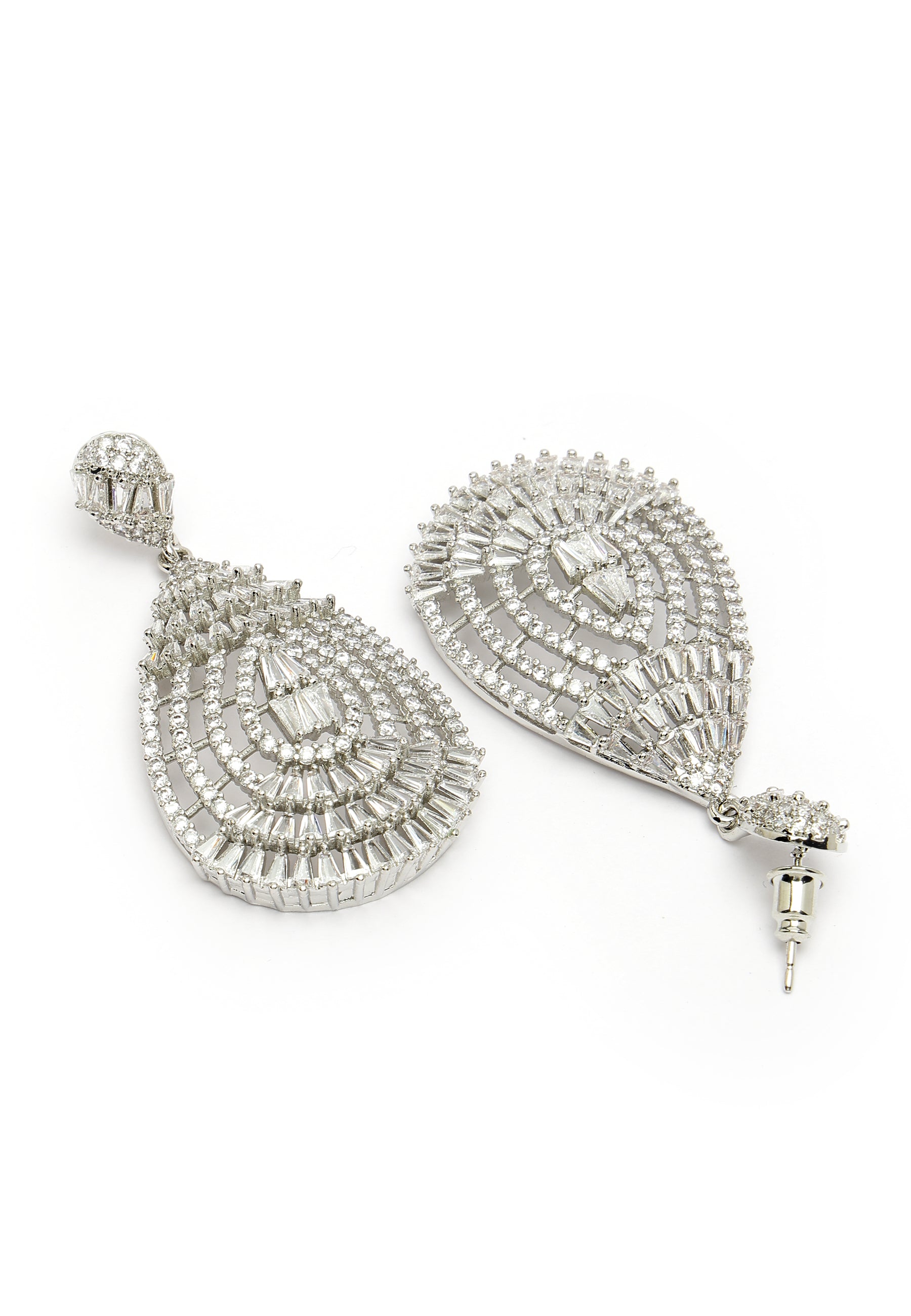 Belles boucles d'oreilles pendantes en zircone creuse