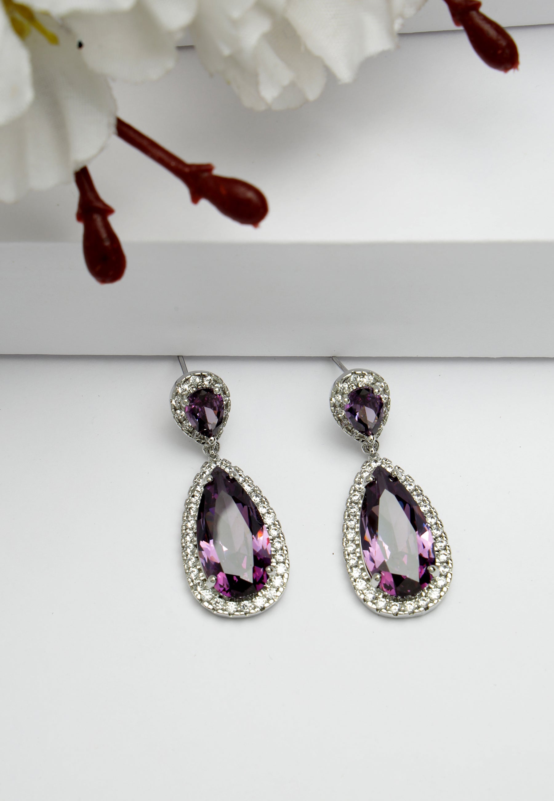 Pendientes colgantes de circonita en color morado