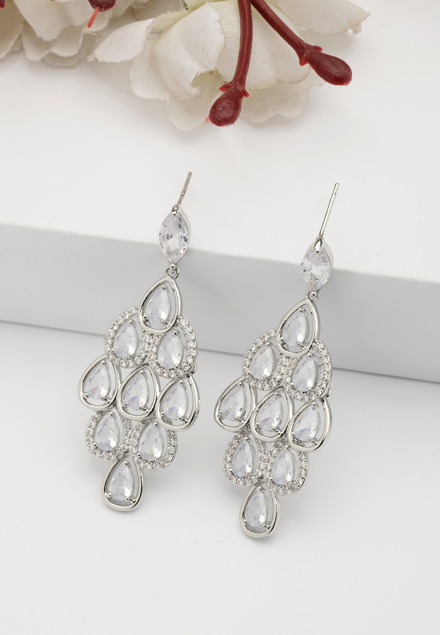 Boucles d'oreilles pendantes en cristal étincelant