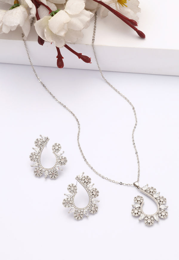 Dainty Floral Earrings and Necklace Set