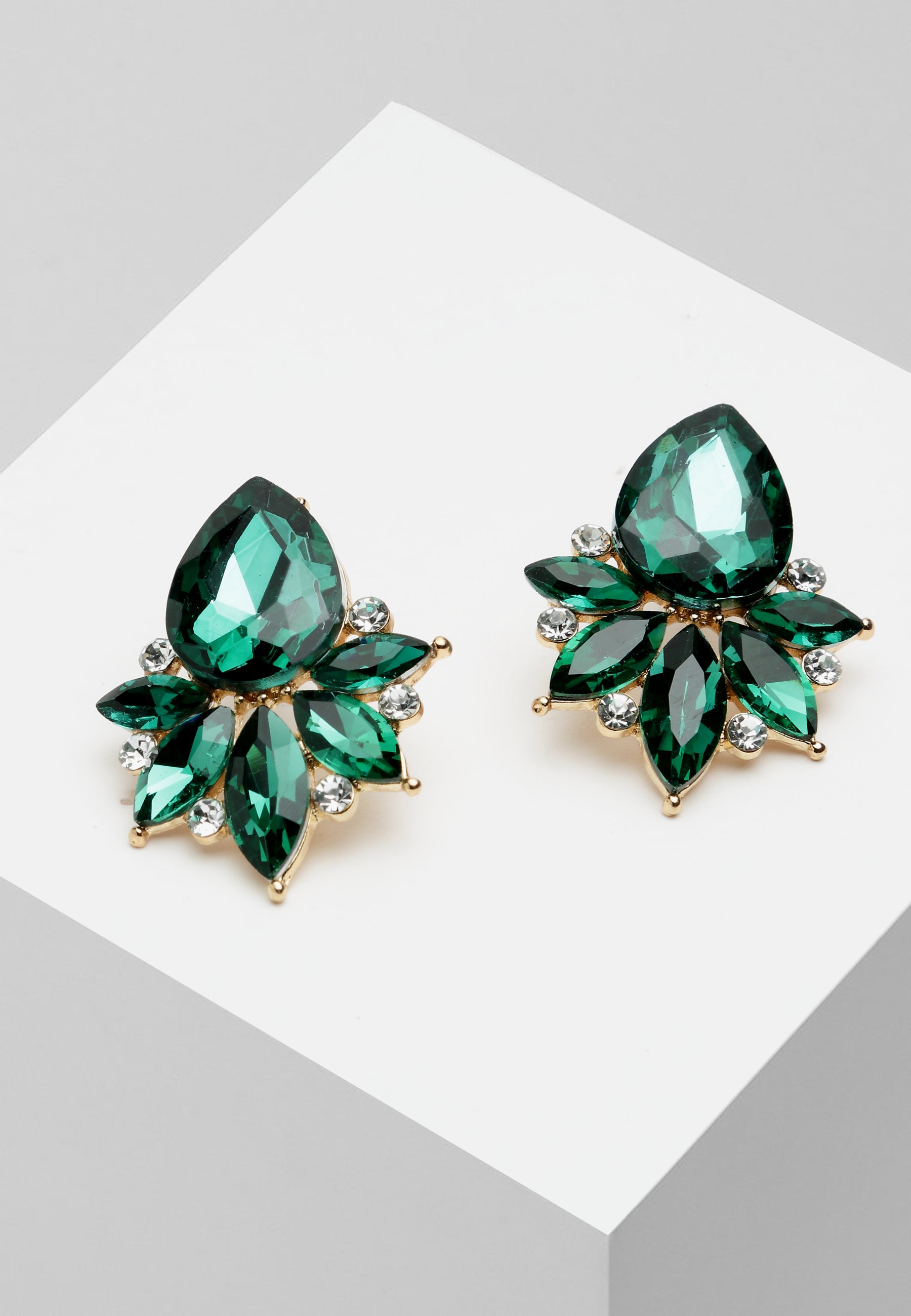 Kristallen studs in groen